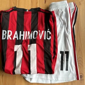 NWT AC Milan Ibrahimović Serea A 2017-18 Kit Youth XL